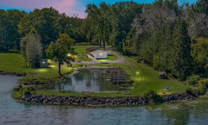 Durhamville Casa | Hidden Harbor Marina Unit 3 - Oneida Lake's Premier Fishing Paradise!