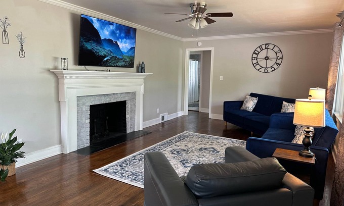 High Point Casa | Hidden Hideaway High Point (Blue Bungalow)