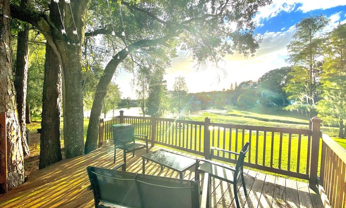 Kissimmee Cabaña | Hidden Lake View Cottage 5 miles from Disney!
