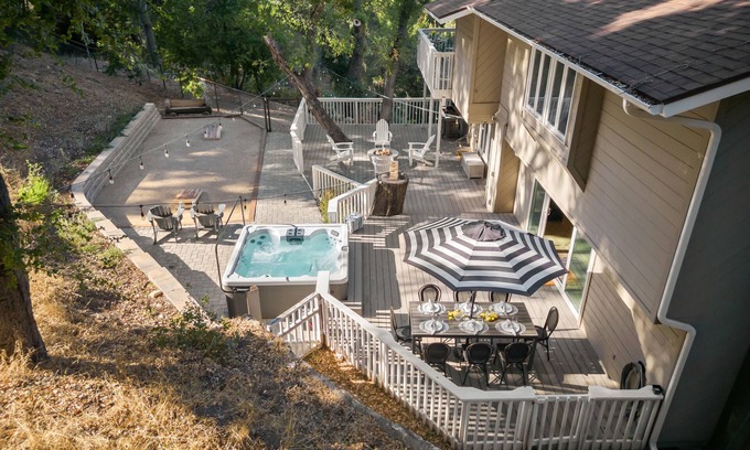 Atascadero Casa | Hidden Oaks Farmhouse by AvantStay | Hot Tub, Deck