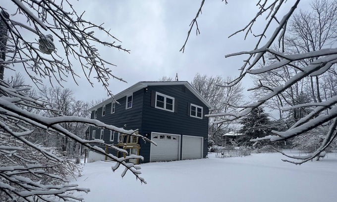 Newfoundland Casa | Hidden Poconos Farmhouse – Nearby Ski, Hot Tub + Game Room!