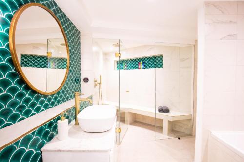 Coldharbour Apartamento | Hidden Retreat with Steam room, KING bed near tube