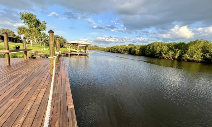 Tropic Casa | Hidden River Estate on the Eau Gallie River!