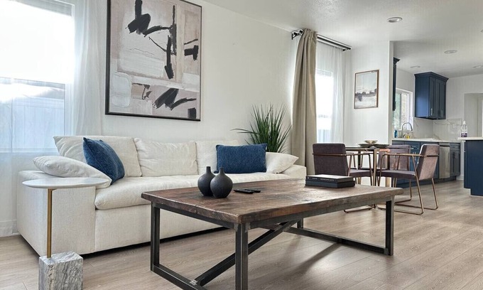 North Redondo Casa | Charming 3-bedroom house with AC and WiFi near Redondo & Manhattan Beach