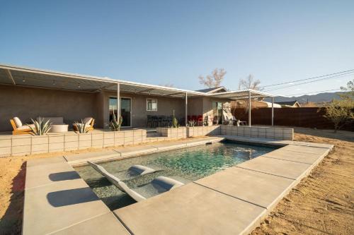 Joshua Tree Casa | Hidden Valley Cottage - Modern Home in JT Hot Tub