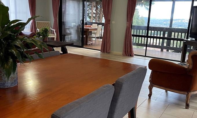 Wallan Casa | Hidden Valley Victoria -tuscany Vibe - Entire House - Near Golf Course & Trails