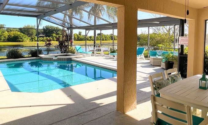 Orange Tree Villa | Hidden Waterfront Oasis - ¡A solo 16 minutos de Disney!