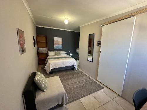 Quigney Beach Casa | Hide 2 On Rees