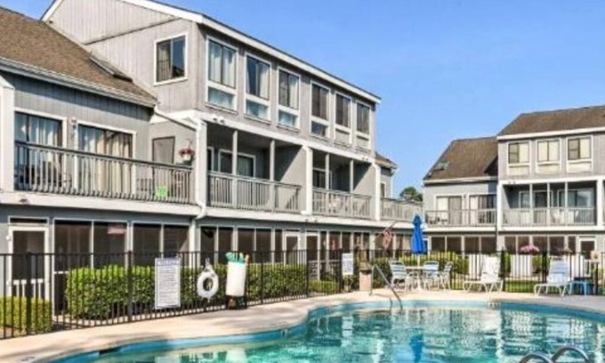 Orange Beach Cabaña | Hide-a-way in orange beach Pool, walking to restaurants, bay access