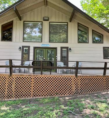 Montgomery Casa | Hideaway - 3 BR Home with PRIVATE POOL on wooded lot