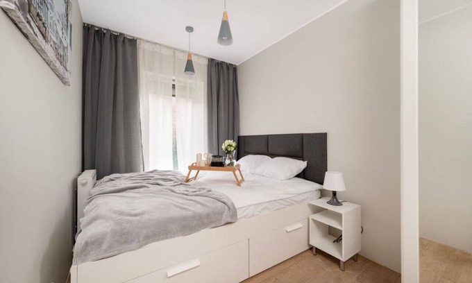 Lodz Apartamento | Hideaway Apartment - Terrace with Garden & Parking by Rentujemy