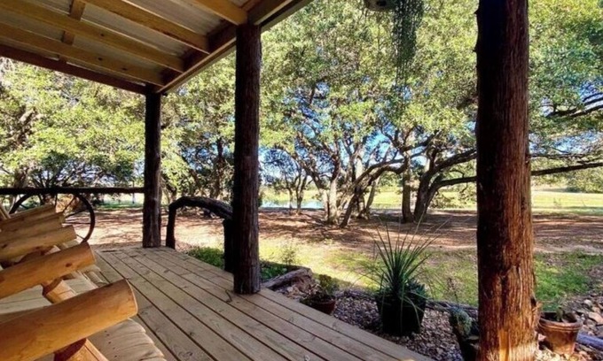 Cat Spring Cabina | Hideaway Cabin secluded & nestled in the live oaks with private outdoor Hot Tub!