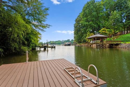 Mooresville Casa | Hideaway Cove Private Dock Firepit New Build