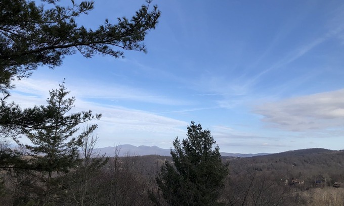 Beech Mountain Condominio | En lo alto de las nubes, en una elevación de 5506 ', se encuentra el Nido del Cardenal