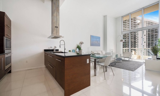 Brickell Condominio | High Ceiling Condo at Icon Brickell with Bay & City View and 5 star amenities
