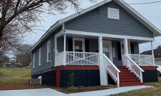 Winston - Salem Casa | High ceiling house close to downtown