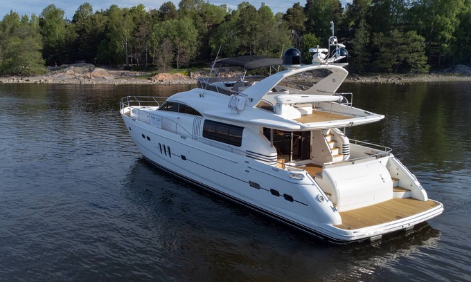Helsinki City Centre Alquiler De Eote | High-class and Elegant Luxury Yacht in Helsinki - Princess 75