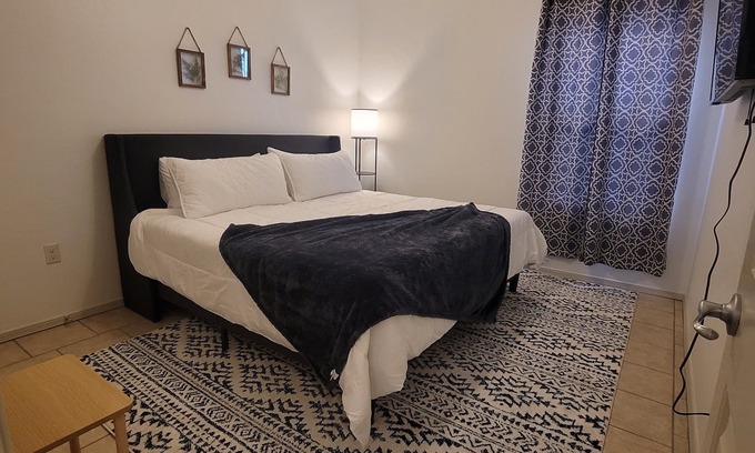 Las Cruces Casa | High Desert Haven: 4Rooms-Fully Stocked Kitchen, Family Friendly w/ Game Room.