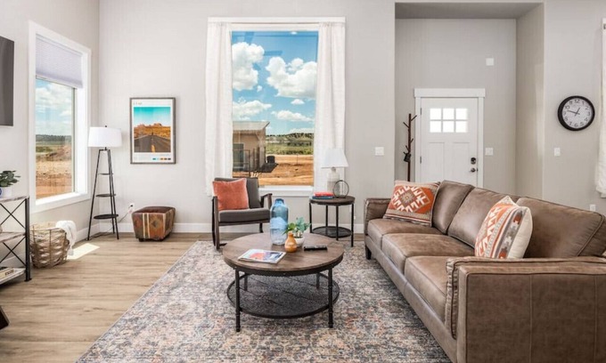 Kanab Casa | High Desert lux w/pool, pickleball, playground & fire pit