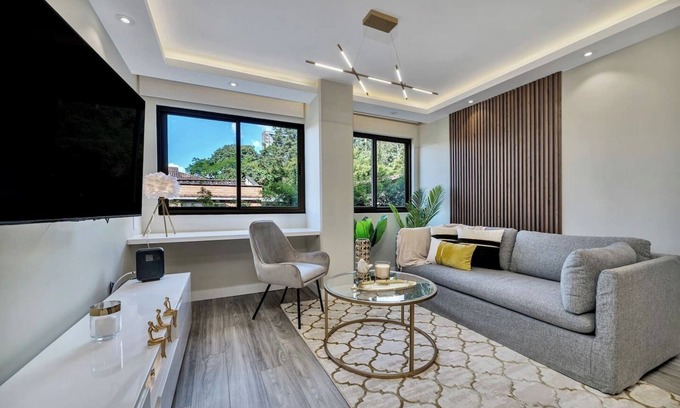 El Tesoro Apartamento | High End Apartment 1 BD 1 BA Views Ac Malls
