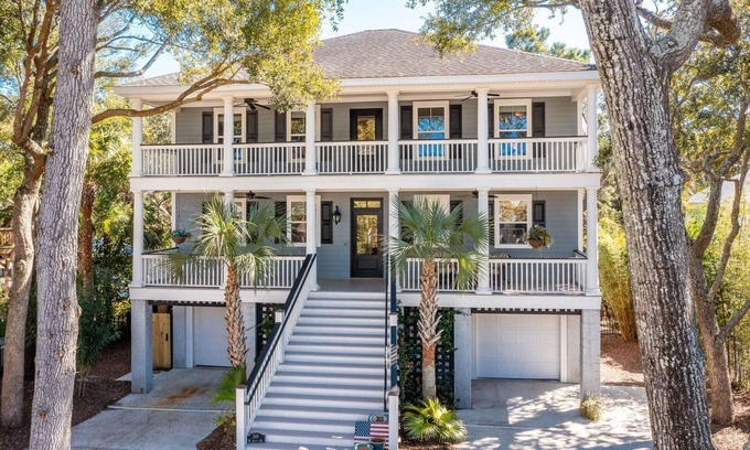 Sunset Point Casa | High-End Beach Home, Walking Distance to Beach & Close To Town - On The Half Shell!