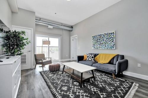 Sunnyside Casa | High-end condo downtown Kingston near RMC Queens
