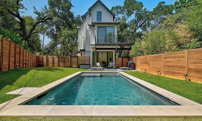 Tarrytown Casa | High-End Design + Private Pool - Sultana!