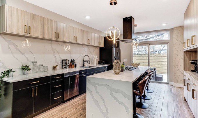 Point Breeze Casa | High End Downtown 4B/4B +Roof Deck&Patio+Sleeps 16