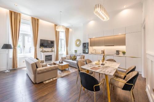 Palace District Apartamento | High-end Luxurious Quentin Residence in the Heart of Budapest