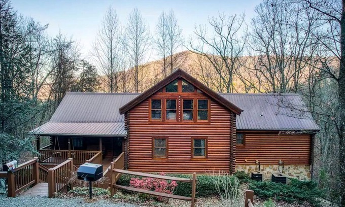 Wears Valley Apartamento | High-end Luxury Cabin, Sauna, Hot Tub, Gameroom