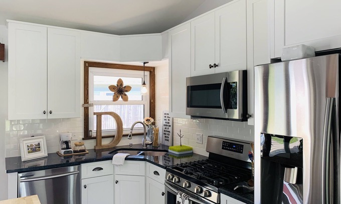 Huron Casa | High-End Private Pool Retreat ~ Great Location ~ Only 10 Minutes To Cedar Point!