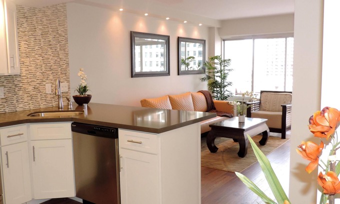 Waikiki Condominio | Renovaciones de alta gama !! Preciosa suite con vista al mar y de lujo frente al mar.