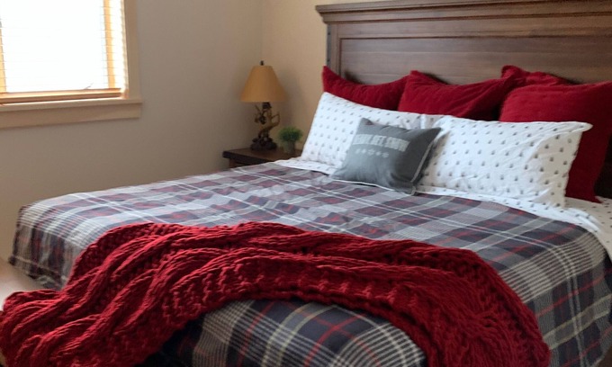 Carrabassett Valley Casa | High-end Ski/Golf retreat hot tub, fireplace, 4 bd rm, game rm.