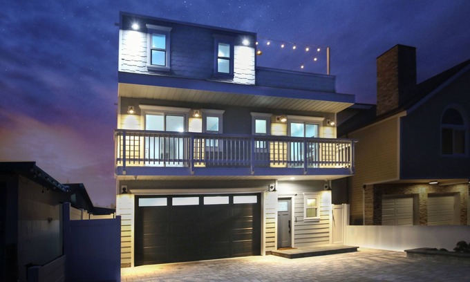 Silver Strand Casa | HIGH-END - Steps to the Sand - Beach House - Arcade - Rooftop Deck