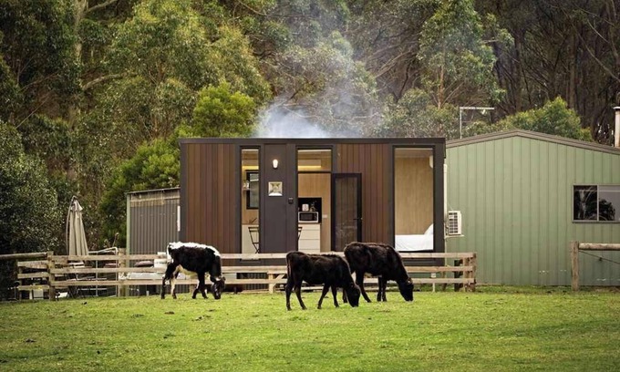 Jeeralang Casa | High on a Mountain Top by Tiny Away