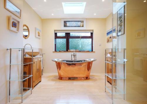 St Ives Casa | High quality detached house with parking St. Ives
