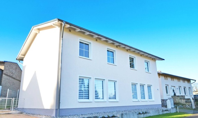 Katschow Casa | High-quality furnished DHH in a quiet location, with terrace, WiFi and parking space.
