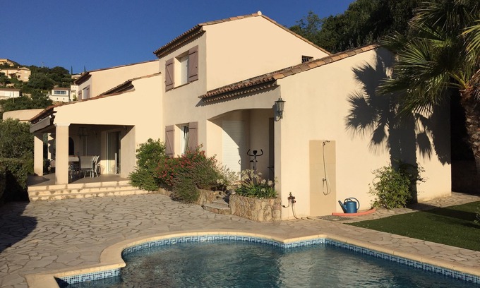 Saint-Aygulf Villa | Villa de alta calidad con aire acondicionado, gran piscina y maravillosas vistas al mar.