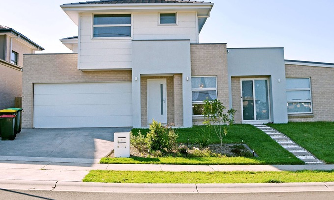 Maraylya Casa | High-Ranking Two-Level House with 4 Br Gables
