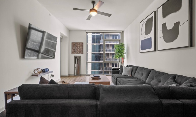 Uptown Apartamento | Ascent Victory Park Apartments Unit 1908