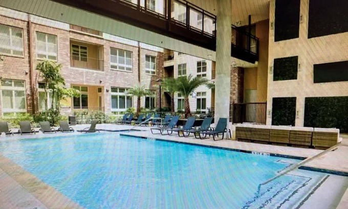 MacGregor Condominio | High Rise Condo/Apartment in the Medical Center Area