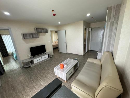 Bang Sue Apartamento | High-rise metro Condo 高层地铁公寓 离地铁站 50米 2室1厅2卫 沙发床 独立厨房 2阳台 可住5人 月租