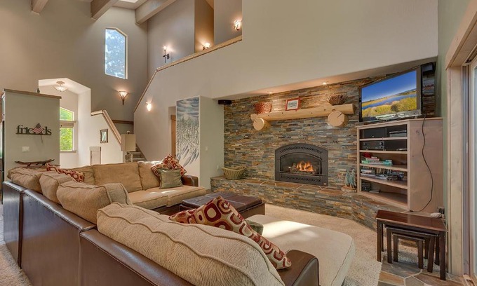 Lake Forest Casa | High Sierra at Dollar Point - Private Hot Tub, Close to Ski Resorts, Pet Friendly!