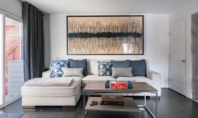 Oak Lawn Casa | High-Spec Opulent Townhouse in Oak Lawn