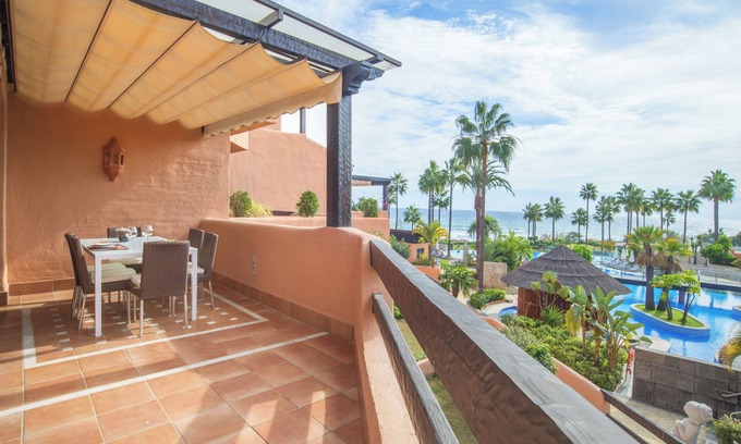 New Golden Mile Apartamento | Apartamento de alto nivel en primera línea de playa con vistas al mar