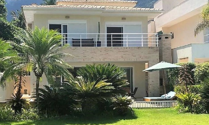Guaeca Casa | High standard house in a condominium on the beach, 4 suites, air cond. and swimming pool
