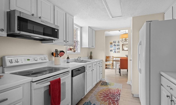 Harkers Island Casa | High Tider 3 Bedroom Home by RedAwning