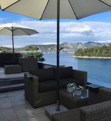 Racisce Apartamento | High View-A Seaside Villa With Huge Jacuzzi