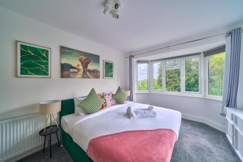 High Wycombe Casa | High Wycombe Stays Modern 4 Bed, 2 Bath Home with Garden Sleeps 9