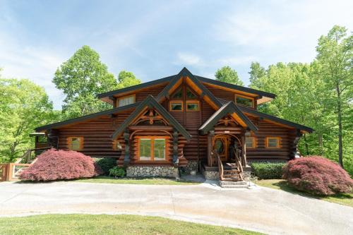 New Tazewell Casa | Highland Loch Lodge